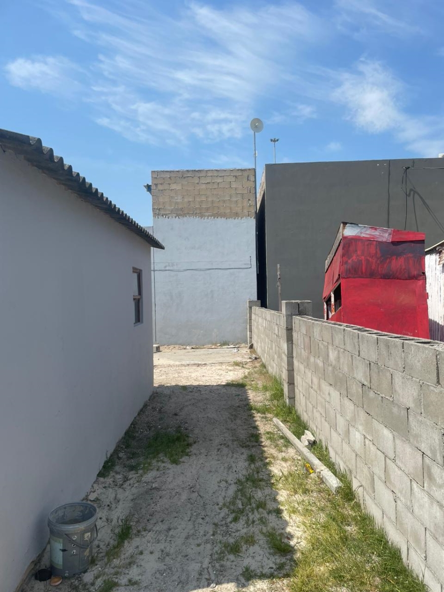 2 Bedroom Property for Sale in Umrhabulo Triangle Western Cape